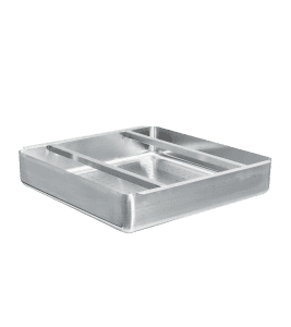 Il s'agit d'une image d'une table à vaisselle propre en acier inoxydable de Thorinox. Thorinox est un équipement en acier inoxydable de haute qualité destiné aux restaurants et autres types de postes de travail.